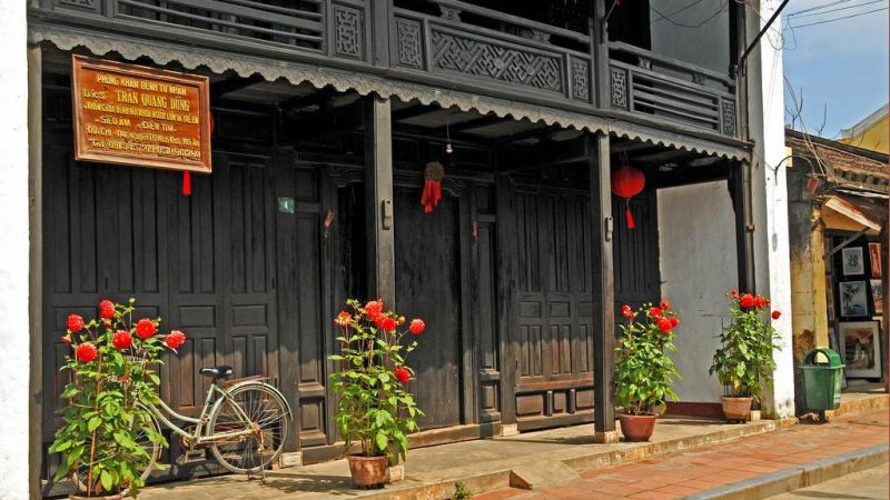 Discover Phung Hung Ancient House