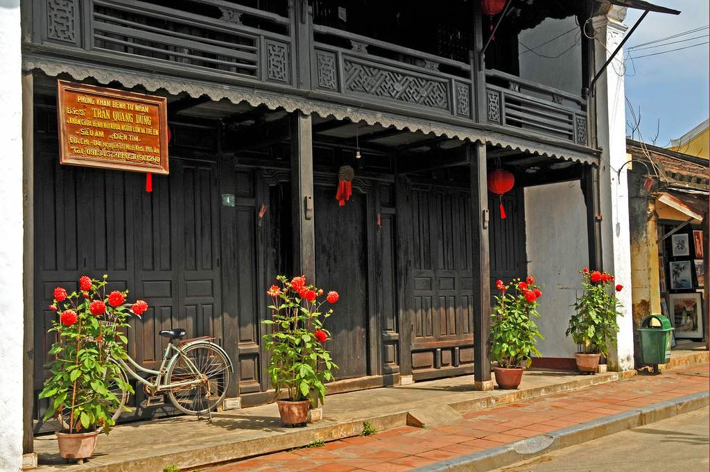 phung hung ancient house